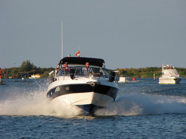Barco de alta velocidad en la Toscana