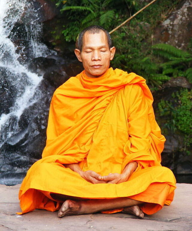 Monje tibetano meditando