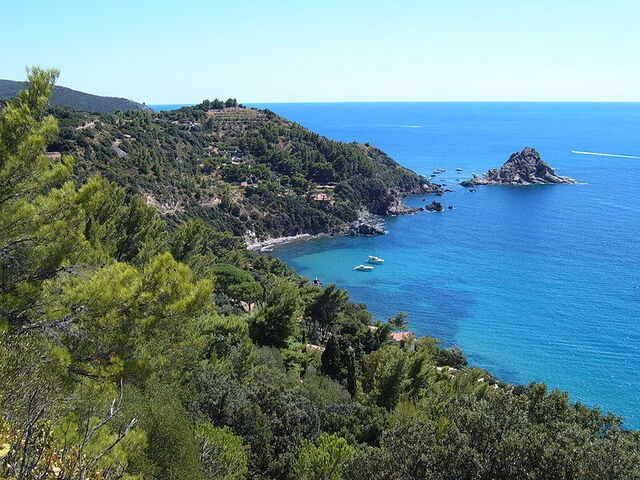 Escarpada costa de Monte Argentario