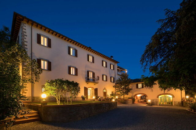 Villa Carniani, noche