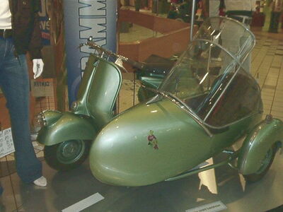 estilo antiguo de vespa con sidecar