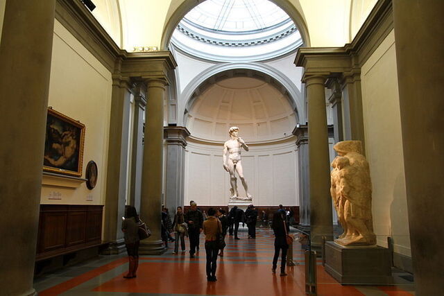 Gigantesca estatua de Michelangelo, el David
