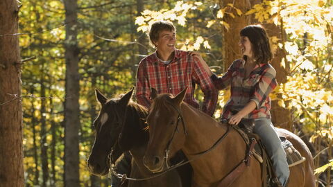 Pareja a caballo