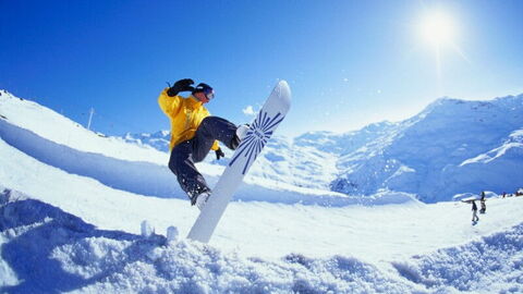 Snowboarding en la nieve
