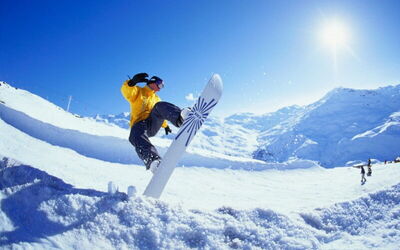 Snowboarding en la nieve