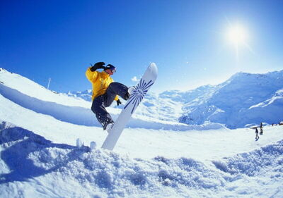 Snowboarding en la nieve
