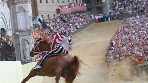 Carreras de caballo en Palio di Siena