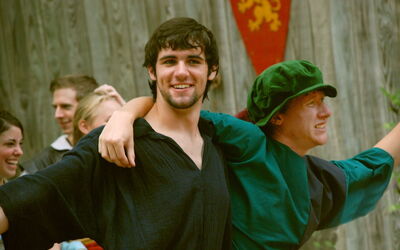 Gente en Ropa Renacentista