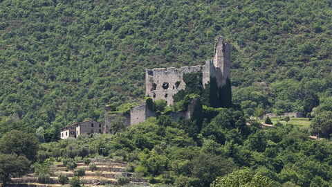 Vista de la fachada de la Rocca di Pierle