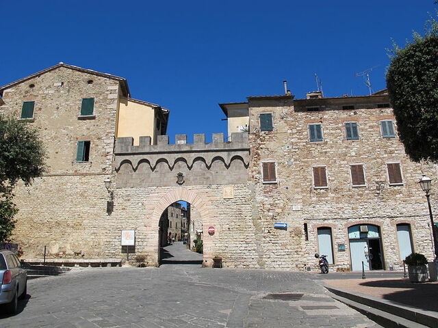 Puerta de entrada a Suvereto