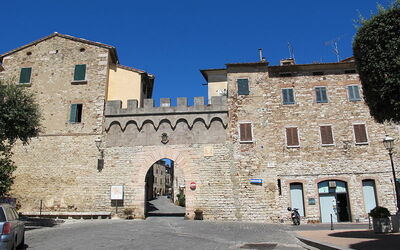 Puerta de entrada a Suvereto
