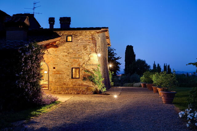 Villa Mattei, exterior por la noche