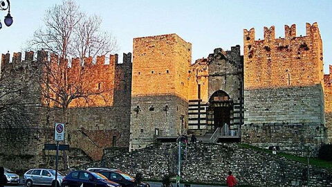Castillo del Emperador en la puesta del sol