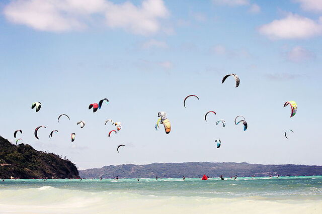 kitesurfing en el mar