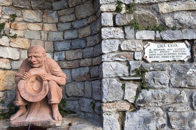 Luca Cava Estatua, San Gusmè