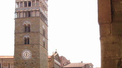 Catedral de Pistoia y el campanario