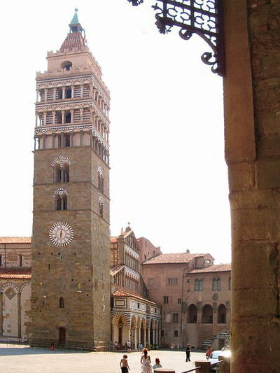 Catedral de Pistoia y el campanario