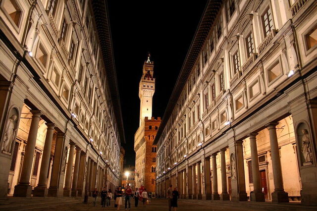 Galería Uffizi por la noche
