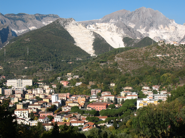 Pueblos y montañas de Carrara