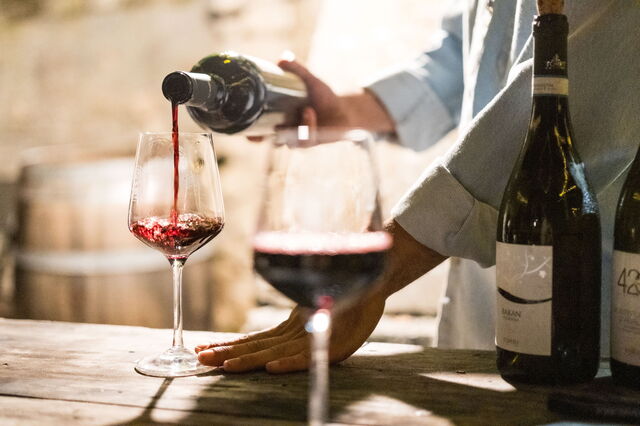 Servir vino