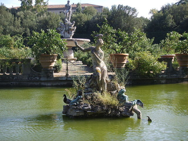 Fuente en los jardines Obelisco Egipcio en los Jardines Boboli
