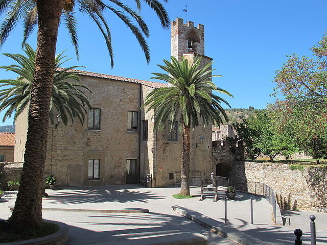 Plaza principal en Suvereto