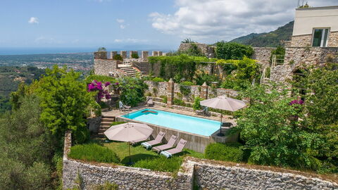 Villa Maestosa, exterior