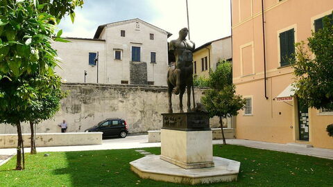 Piazza del Centauro, Pietrasanta