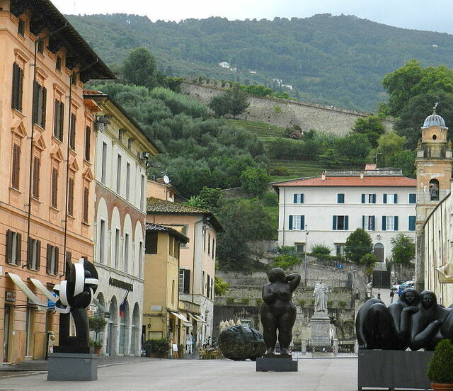 Piazza del Duomo, Pietrasanta