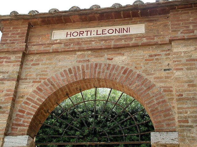 Puerta, Horti Leonini