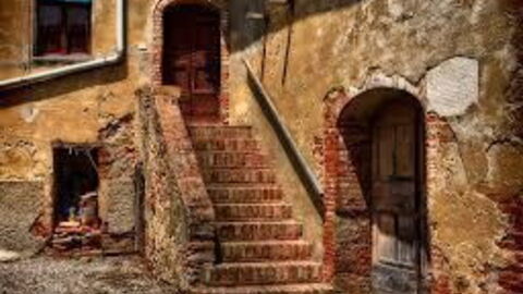 Escalera vieja en Toiano