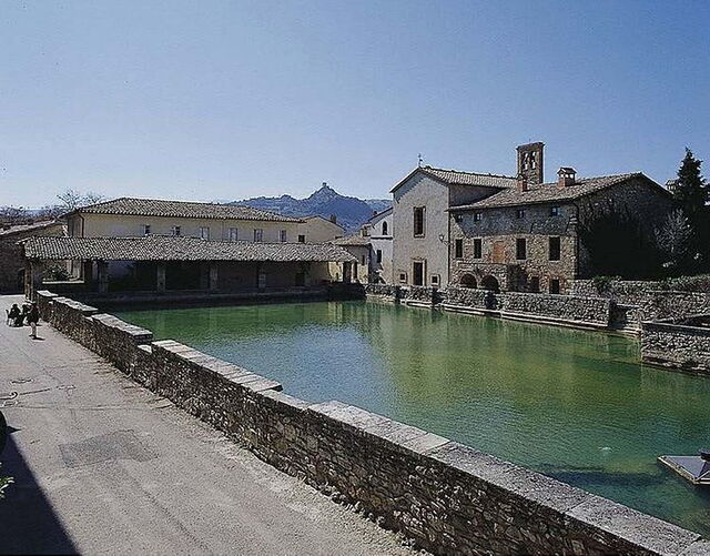 Bagno Vignoni, Plaza del pueblo