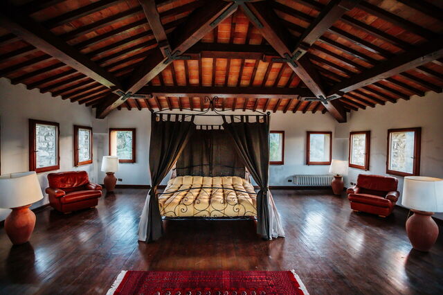 Castello Uliveta, dormitorio abuhardillado