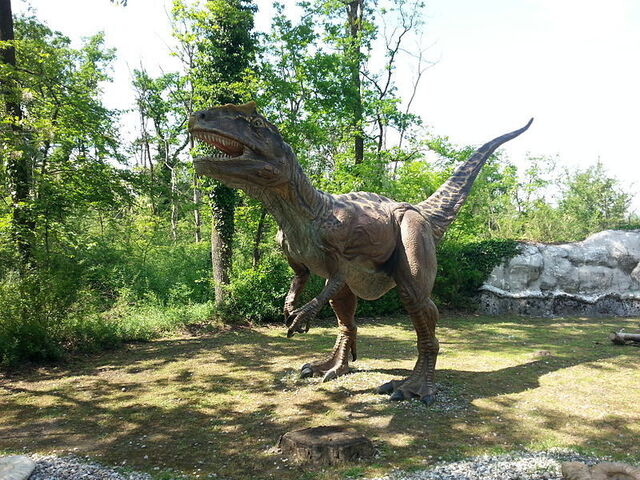 Admire los modelos de dinosaurio en el Parco Preistorico