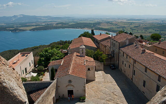 Vista de Populonia y golfo de Baratti