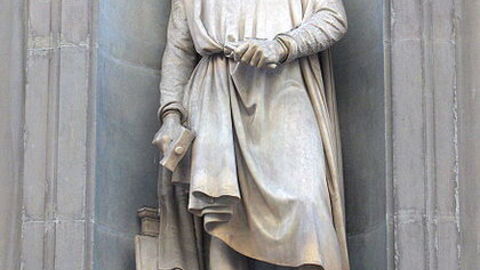 Estatua de Donatello fuera de la galería de Uffizi