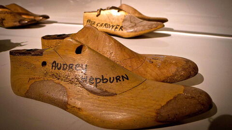 Modelos de madera para los pies de Audrey Hepburn, Ferragamo Museo