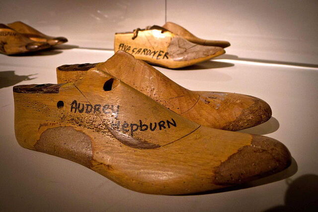Modelos de madera para los pies de Audrey Hepburn, Ferragamo Museo