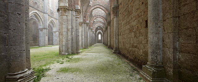 Foto de San Galgano en un día nublado