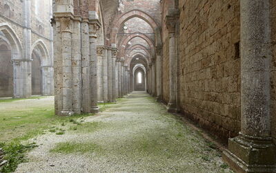 Foto de San Galgano en un día nublado