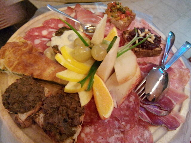 Antipasti con crostini di fegato