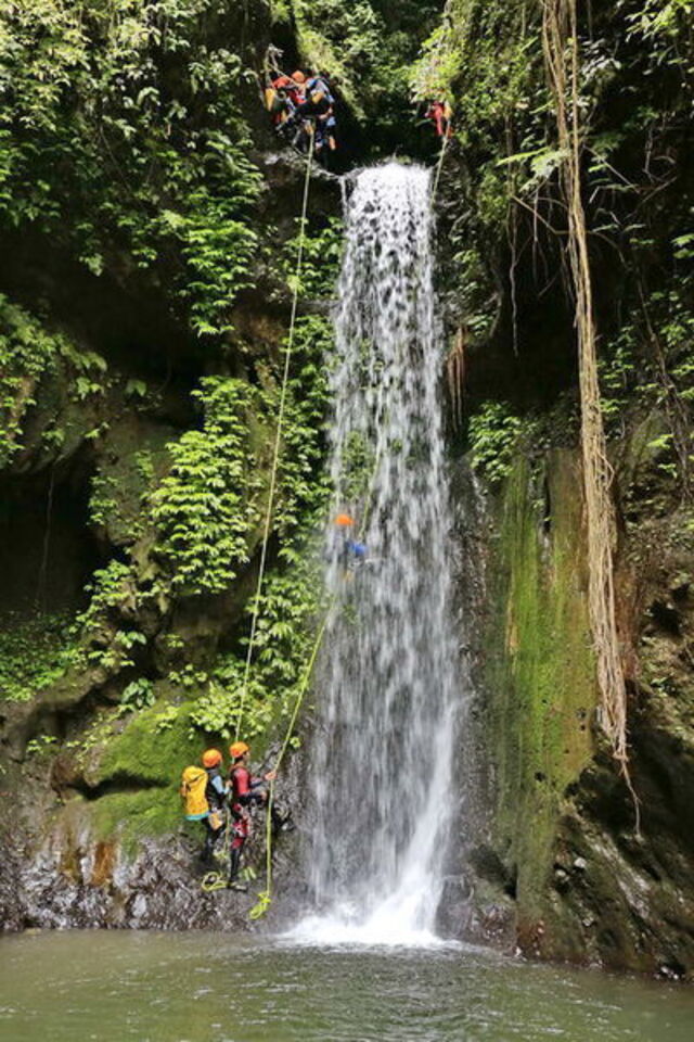 Una emocionante expedicion descendiendo barrancos