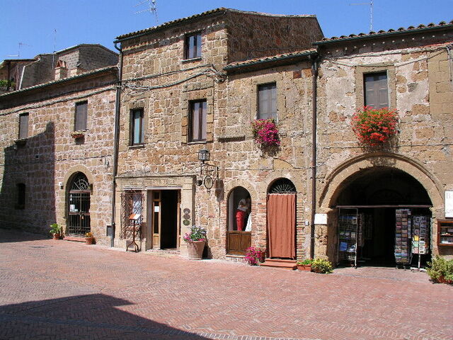 la ciudad de Sovana en la Maremma