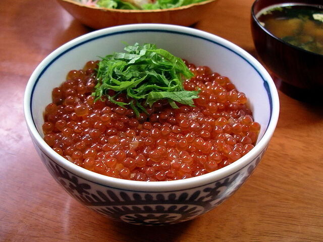 Jugosas huevas de salmonete