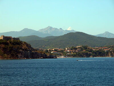 Ciudad de Portoferraio en la isla de Elba