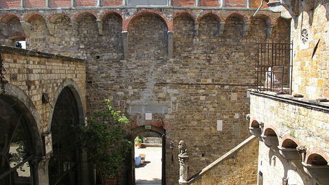 Patio, Castillo Vincigliata