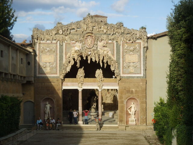 Buontalenti Grotto, fachada