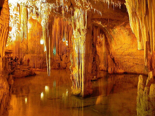 Una cueva subterránea