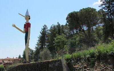 Pinocho estatua, Collodi