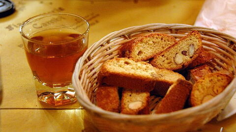 Biscotti y vaso de vin Santo